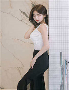 《王的女人-欧美大妈和小鲜肉在线观看》