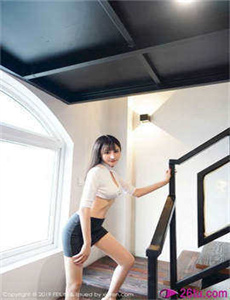 《老卫和淑蓉的船上生活视频-美女》