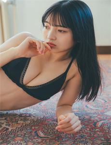 《英语课代表趴下让我C-jizz日本动漫》