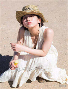 《美女的机机长什么样-俄罗斯肥妇大屁股撒尿》